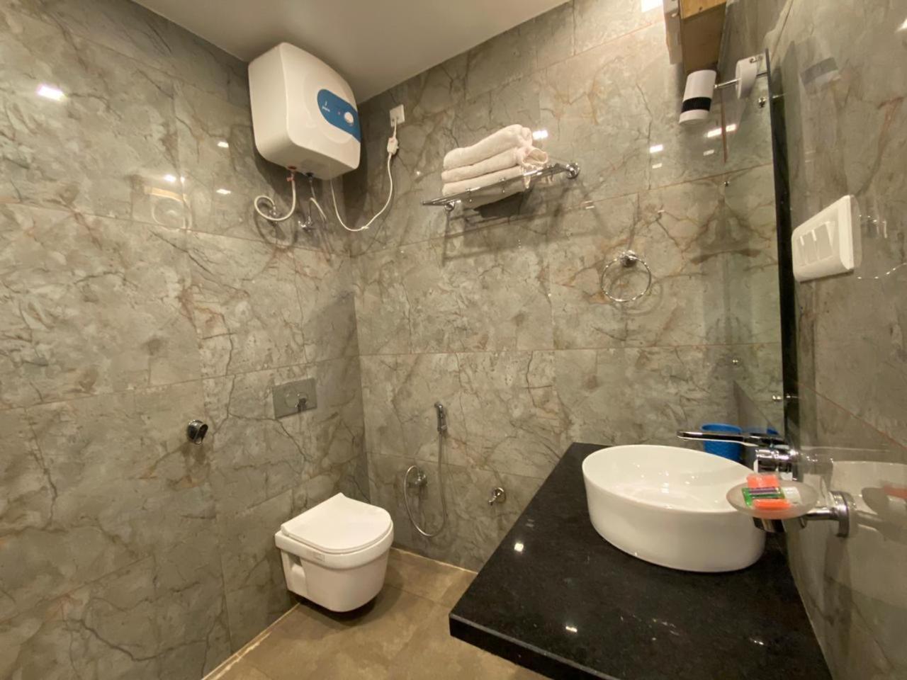 The Aesthetic Hotel & Restaurant Bhimtal Ngoại thất bức ảnh