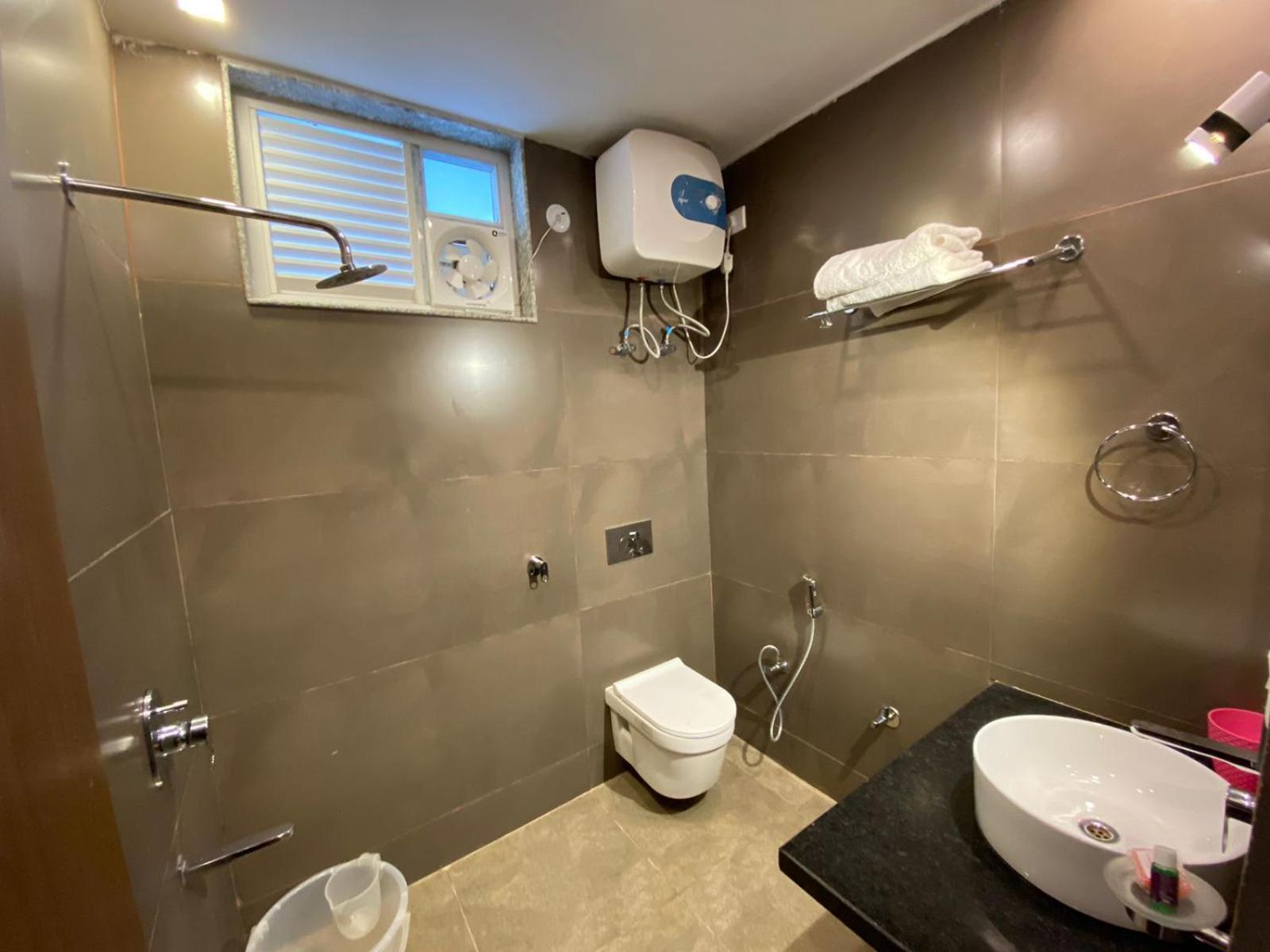 The Aesthetic Hotel & Restaurant Bhimtal Ngoại thất bức ảnh