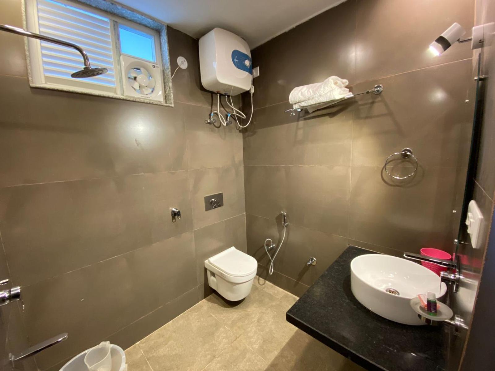 The Aesthetic Hotel & Restaurant Bhimtal Ngoại thất bức ảnh