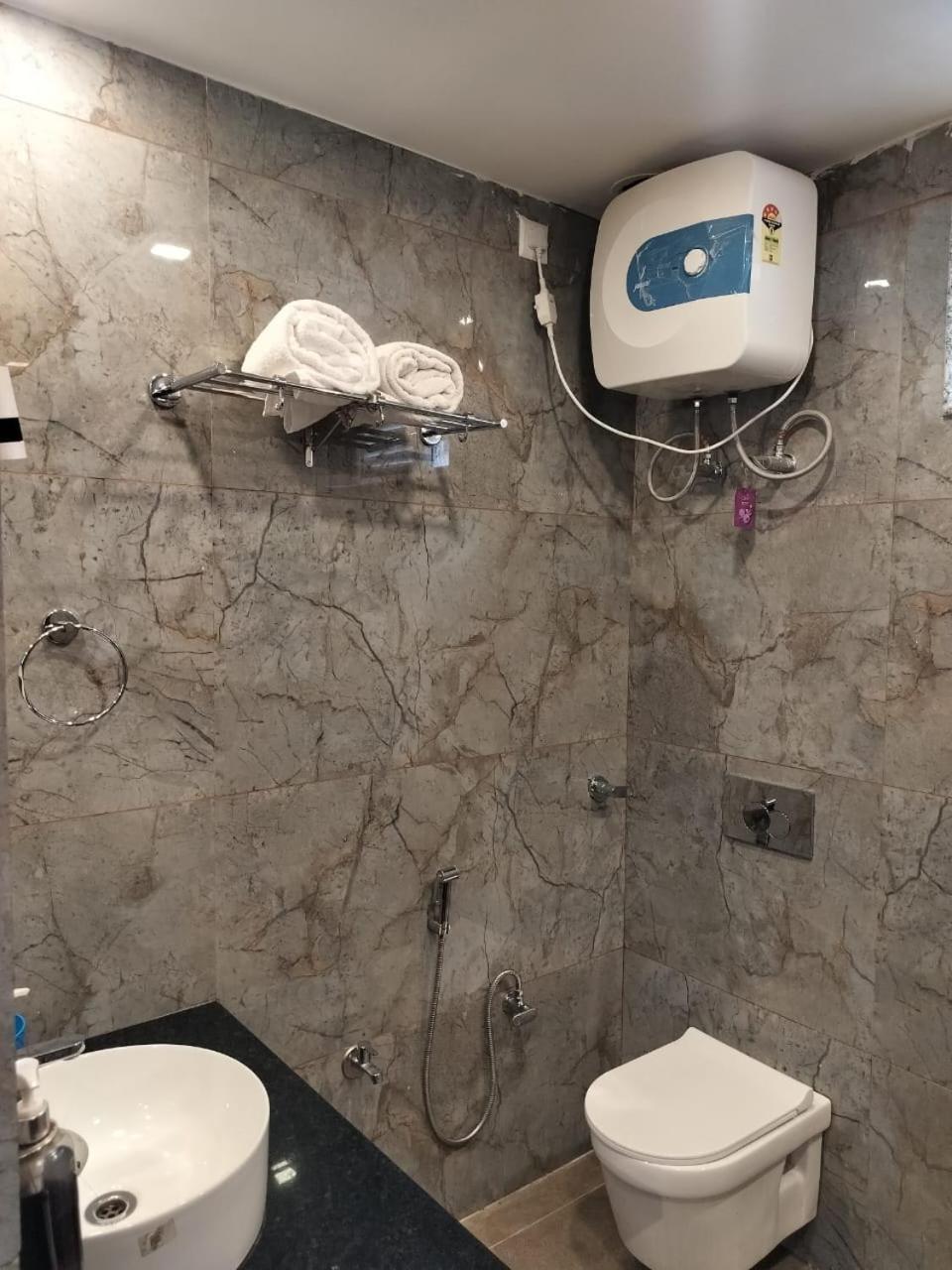 The Aesthetic Hotel & Restaurant Bhimtal Ngoại thất bức ảnh
